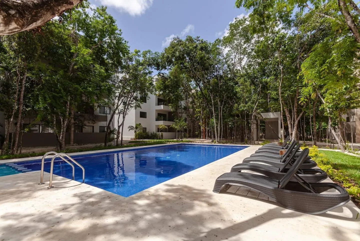 Rayodesol Condo Gated, 10Min To Beach,Gym,6Pools Playa del Carmen Holiday home
